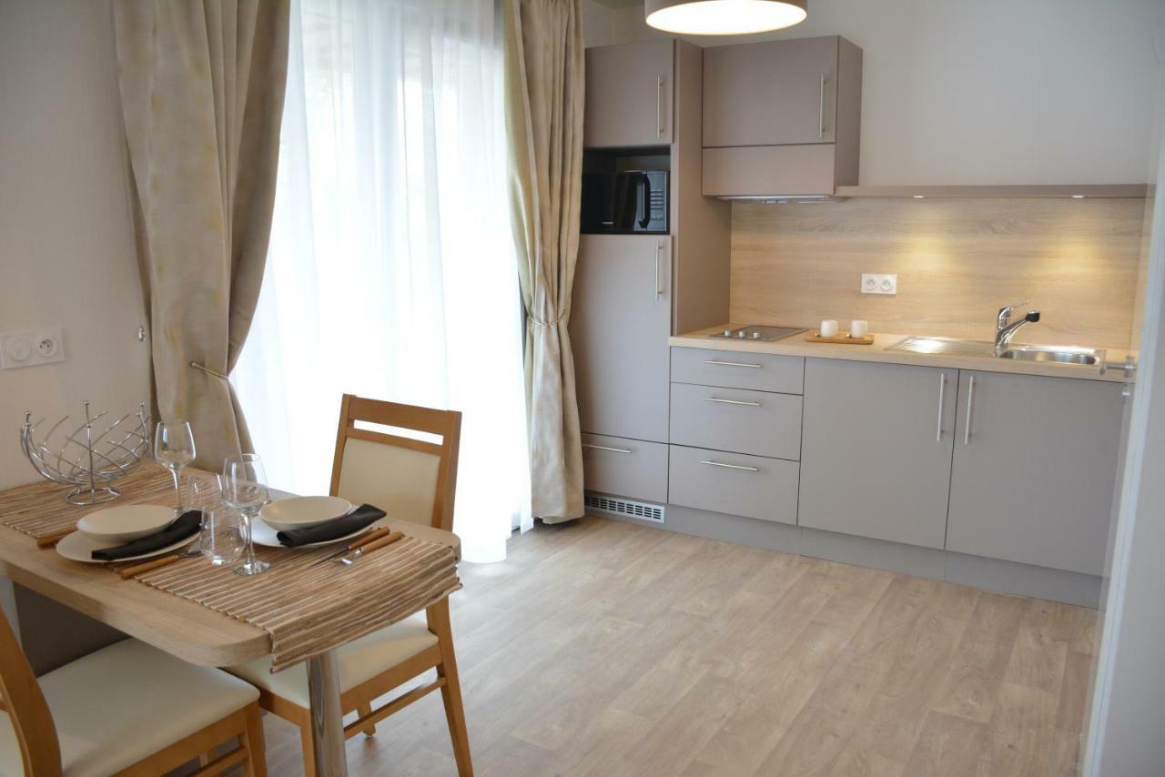 Aparthotel Domitys - Les Megalithes Roses Perros-Guirec Exterior foto